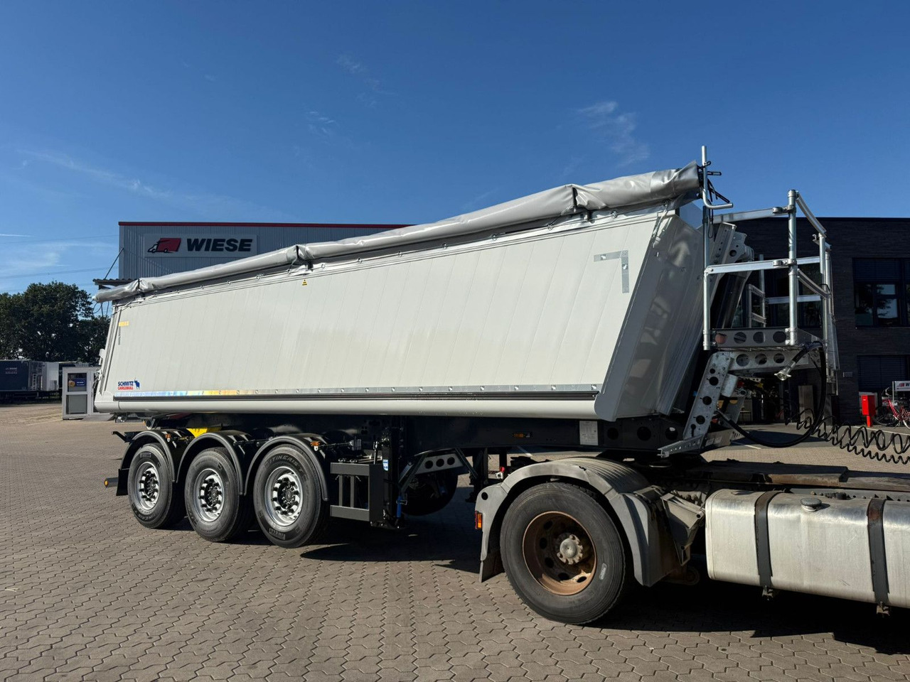 Schmitz Cargobull SKI 24 SL 7.2 3-Achs Alu Mulde 27m³ Sofort Verfü - Kippiauto puoliperävaunu: kuva Schmitz Cargobull SKI 24 SL 7.2 3-Achs Alu Mulde 27m³ Sofort Verfü - Kippiauto puoliperävaunu Schmitz Cargobull SKI 24 SL 7.2 3-Achs Alu Mulde 27m³ Sofort Verfü - Kippiauto puoliperävaunu: kuva Schmitz Cargobull SKI 24 SL 7.2 3-Achs Alu Mulde 27m³ Sofort Verfü - Kippiauto puoliperävaunu