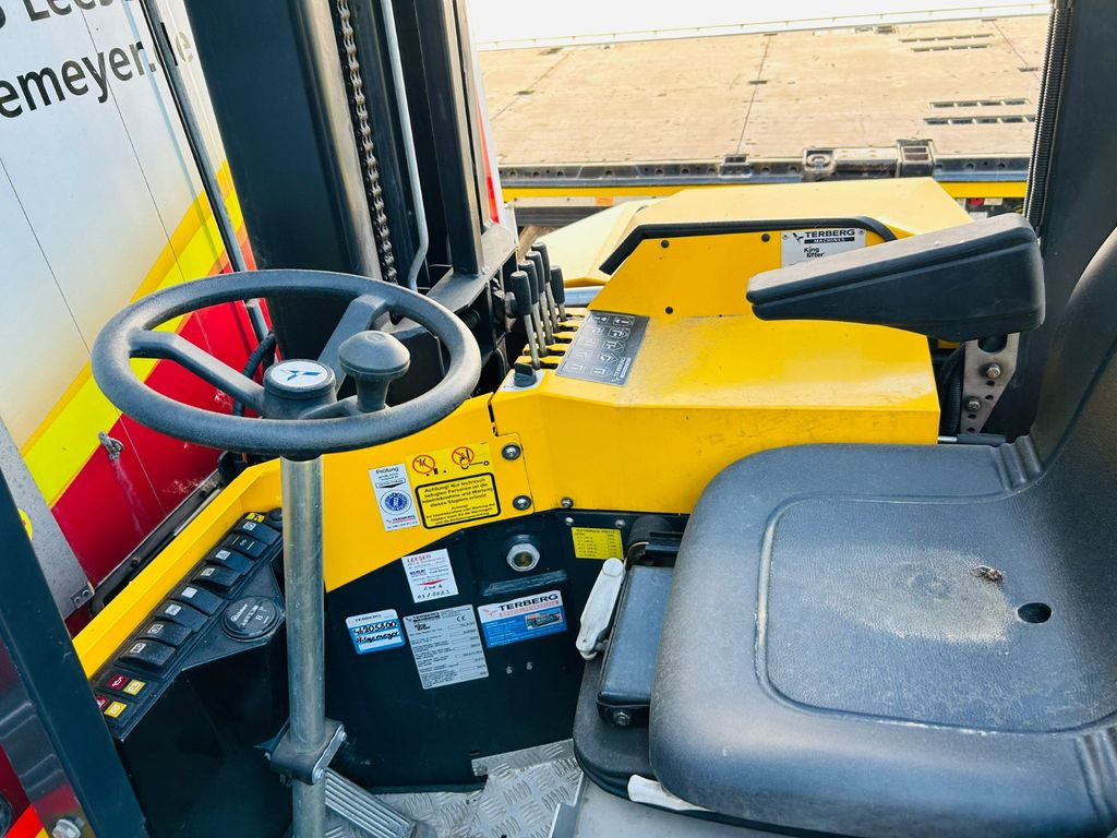 Terberg Kinglifter TKL-S-3x3 1.500 kg Terberg Kinglifter TKL-S-3x3 1.500 kg - Ajoneuvotrukki: kuva Terberg Kinglifter TKL-S-3x3 1.500 kg Terberg Kinglifter TKL-S-3x3 1.500 kg - Ajoneuvotrukki Terberg Kinglifter TKL-S-3x3 1.500 kg Terberg Kinglifter TKL-S-3x3 1.500 kg - Ajoneuvotrukki: kuva Terberg Kinglifter TKL-S-3x3 1.500 kg Terberg Kinglifter TKL-S-3x3 1.500 kg - Ajoneuvotrukki