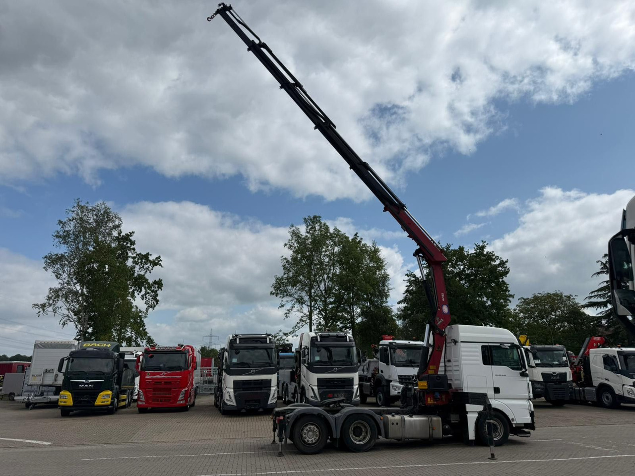 MAN TGX 26.440 6x2 mit HMF 3000-5 Kran TÜV NEU - Vetopöytäauto: kuva MAN TGX 26.440 6x2 mit HMF 3000-5 Kran TÜV NEU - Vetopöytäauto MAN TGX 26.440 6x2 mit HMF 3000-5 Kran TÜV NEU - Vetopöytäauto: kuva MAN TGX 26.440 6x2 mit HMF 3000-5 Kran TÜV NEU - Vetopöytäauto