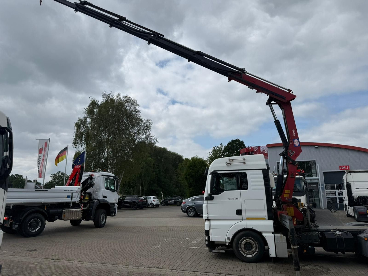 MAN TGX 26.440 6x2 mit HMF 3000-5 Kran TÜV NEU - Vetopöytäauto: kuva MAN TGX 26.440 6x2 mit HMF 3000-5 Kran TÜV NEU - Vetopöytäauto MAN TGX 26.440 6x2 mit HMF 3000-5 Kran TÜV NEU - Vetopöytäauto: kuva MAN TGX 26.440 6x2 mit HMF 3000-5 Kran TÜV NEU - Vetopöytäauto
