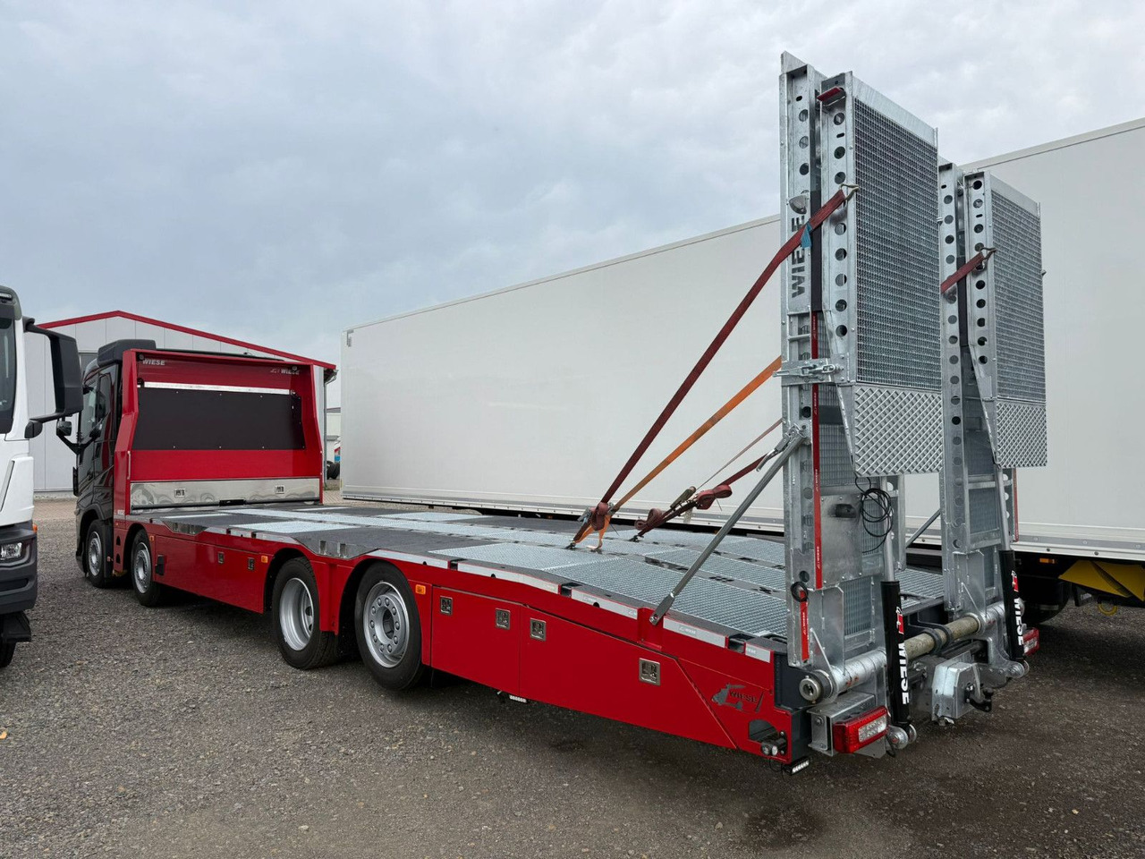 Volvo Arbeitsbühnen Baumaschinentransporter mit Rampen - Kuljetin kuorma-auto: kuva Volvo Arbeitsbühnen Baumaschinentransporter mit Rampen - Kuljetin kuorma-auto Volvo Arbeitsbühnen Baumaschinentransporter mit Rampen - Kuljetin kuorma-auto: kuva Volvo Arbeitsbühnen Baumaschinentransporter mit Rampen - Kuljetin kuorma-auto