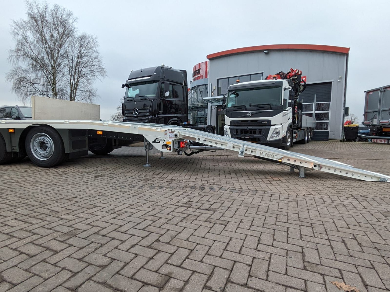 Volvo FH 420 Maschinentransporter mit Rampen - Lava-kuorma-auto: kuva Volvo FH 420 Maschinentransporter mit Rampen - Lava-kuorma-auto Volvo FH 420 Maschinentransporter mit Rampen - Lava-kuorma-auto: kuva Volvo FH 420 Maschinentransporter mit Rampen - Lava-kuorma-auto