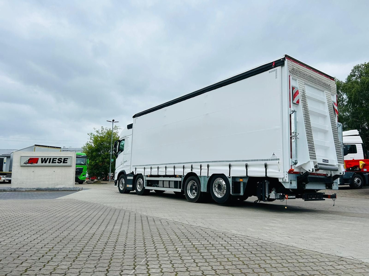 Volvo FH 500 8x2 Arbeitsbühnen Transporter LBW 9t - Hinausauto: kuva Volvo FH 500 8x2 Arbeitsbühnen Transporter LBW 9t - Hinausauto Volvo FH 500 8x2 Arbeitsbühnen Transporter LBW 9t - Hinausauto: kuva Volvo FH 500 8x2 Arbeitsbühnen Transporter LBW 9t - Hinausauto