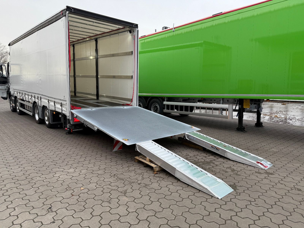 Volvo FH 500 Gabelstaplertransporter LBW 9t Dhollandia - Hinausauto: kuva Volvo FH 500 Gabelstaplertransporter LBW 9t Dhollandia - Hinausauto Volvo FH 500 Gabelstaplertransporter LBW 9t Dhollandia - Hinausauto: kuva Volvo FH 500 Gabelstaplertransporter LBW 9t Dhollandia - Hinausauto