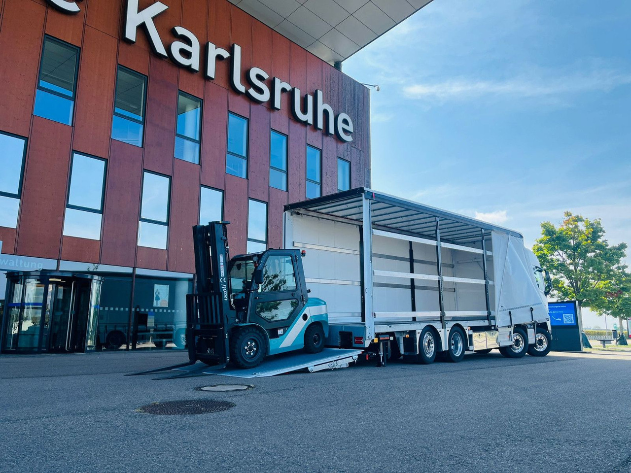 Volvo FH 500 Gabelstaplertransporter LBW 9t Dhollandia - Pressukapelli kuorma-auto: kuva Volvo FH 500 Gabelstaplertransporter LBW 9t Dhollandia - Pressukapelli kuorma-auto Volvo FH 500 Gabelstaplertransporter LBW 9t Dhollandia - Pressukapelli kuorma-auto: kuva Volvo FH 500 Gabelstaplertransporter LBW 9t Dhollandia - Pressukapelli kuorma-auto