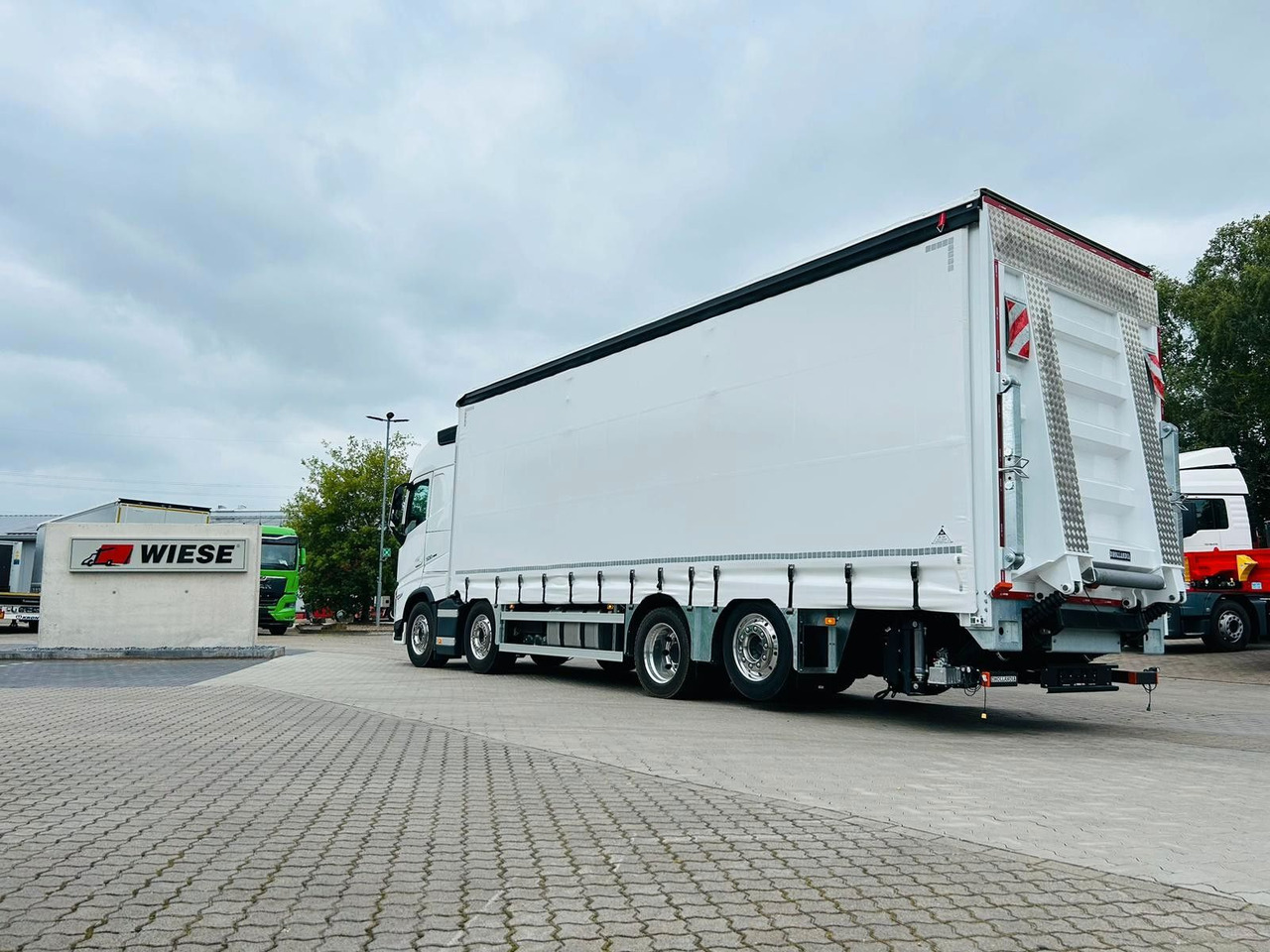 Volvo FH 500 Gabelstaplertransporter LBW Dhollandia 9t - Pressukapelli kuorma-auto: kuva  Volvo FH 500 Gabelstaplertransporter LBW Dhollandia 9t - Pressukapelli kuorma-auto Volvo FH 500 Gabelstaplertransporter LBW Dhollandia 9t - Pressukapelli kuorma-auto: kuva  Volvo FH 500 Gabelstaplertransporter LBW Dhollandia 9t - Pressukapelli kuorma-auto