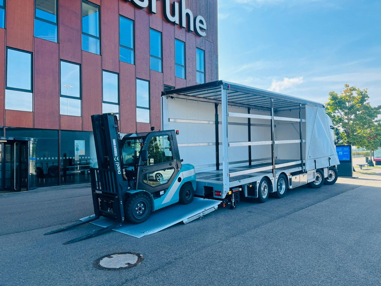 Volvo FH 500 Gabelstaplertransporter LBW Dhollandia 9t - Pressukapelli kuorma-auto: kuva  Volvo FH 500 Gabelstaplertransporter LBW Dhollandia 9t - Pressukapelli kuorma-auto Volvo FH 500 Gabelstaplertransporter LBW Dhollandia 9t - Pressukapelli kuorma-auto: kuva  Volvo FH 500 Gabelstaplertransporter LBW Dhollandia 9t - Pressukapelli kuorma-auto