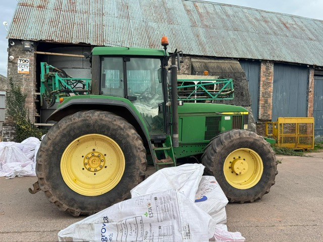 JOHN DEERE 6910 - Traktori: kuva JOHN DEERE 6910 - Traktori JOHN DEERE 6910 - Traktori: kuva JOHN DEERE 6910 - Traktori