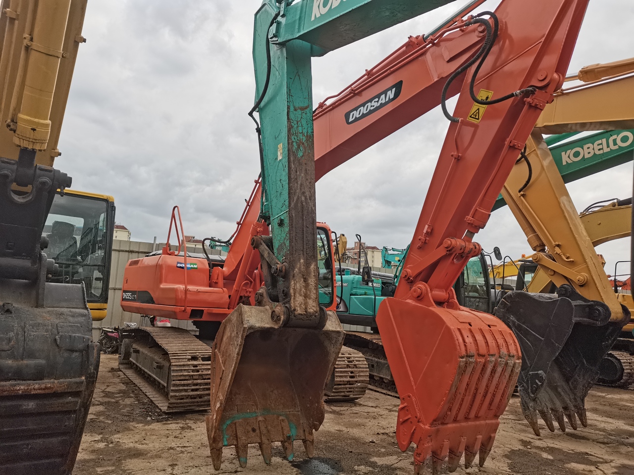 DOOSAN DH225LC-7 - Telakaivukone: kuva DOOSAN DH225LC-7 - Telakaivukone DOOSAN DH225LC-7 - Telakaivukone: kuva DOOSAN DH225LC-7 - Telakaivukone