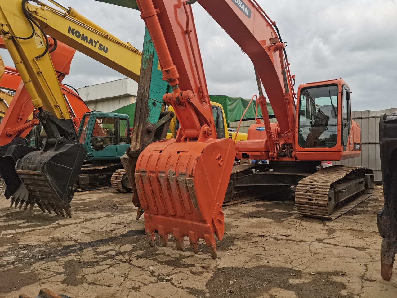 DOOSAN DH225LC-7 - Telakaivukone: kuva DOOSAN DH225LC-7 - Telakaivukone DOOSAN DH225LC-7 - Telakaivukone: kuva DOOSAN DH225LC-7 - Telakaivukone