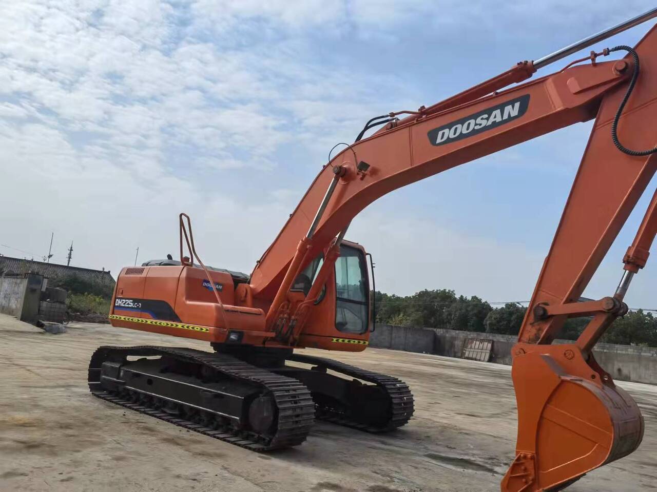 DOOSAN DH225LC-7 - Telakaivukone: kuva DOOSAN DH225LC-7 - Telakaivukone DOOSAN DH225LC-7 - Telakaivukone: kuva DOOSAN DH225LC-7 - Telakaivukone
