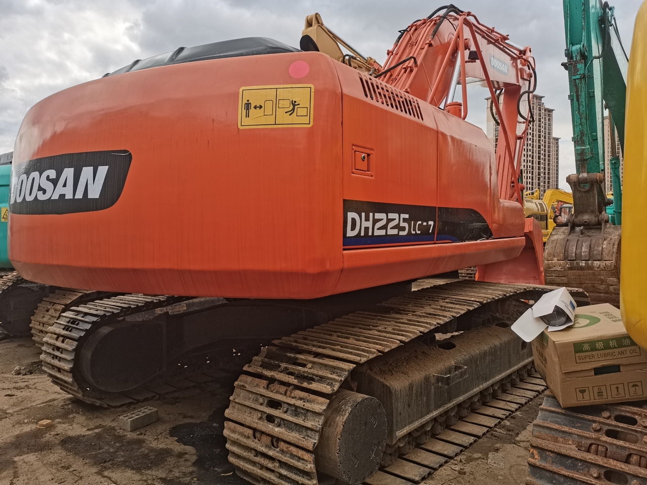 DOOSAN DH225LC-7 - Telakaivukone: kuva DOOSAN DH225LC-7 - Telakaivukone DOOSAN DH225LC-7 - Telakaivukone: kuva DOOSAN DH225LC-7 - Telakaivukone