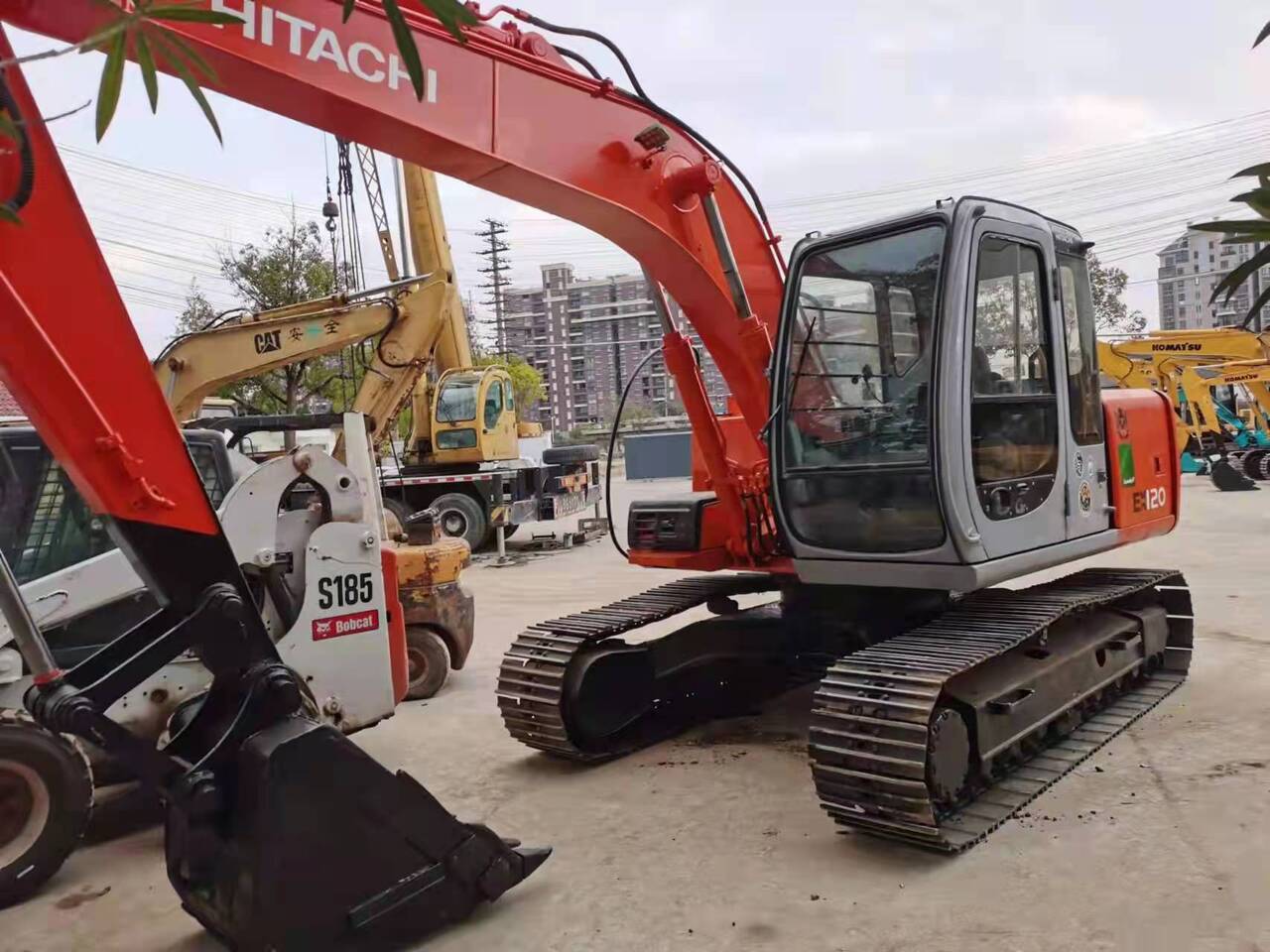 HITACHI EX120-5 - Telakaivukone: kuva HITACHI EX120-5 - Telakaivukone HITACHI EX120-5 - Telakaivukone: kuva HITACHI EX120-5 - Telakaivukone