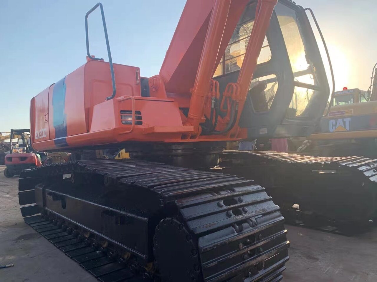HITACHI EX200-2 - Telakaivukone: kuva HITACHI EX200-2 - Telakaivukone HITACHI EX200-2 - Telakaivukone: kuva HITACHI EX200-2 - Telakaivukone