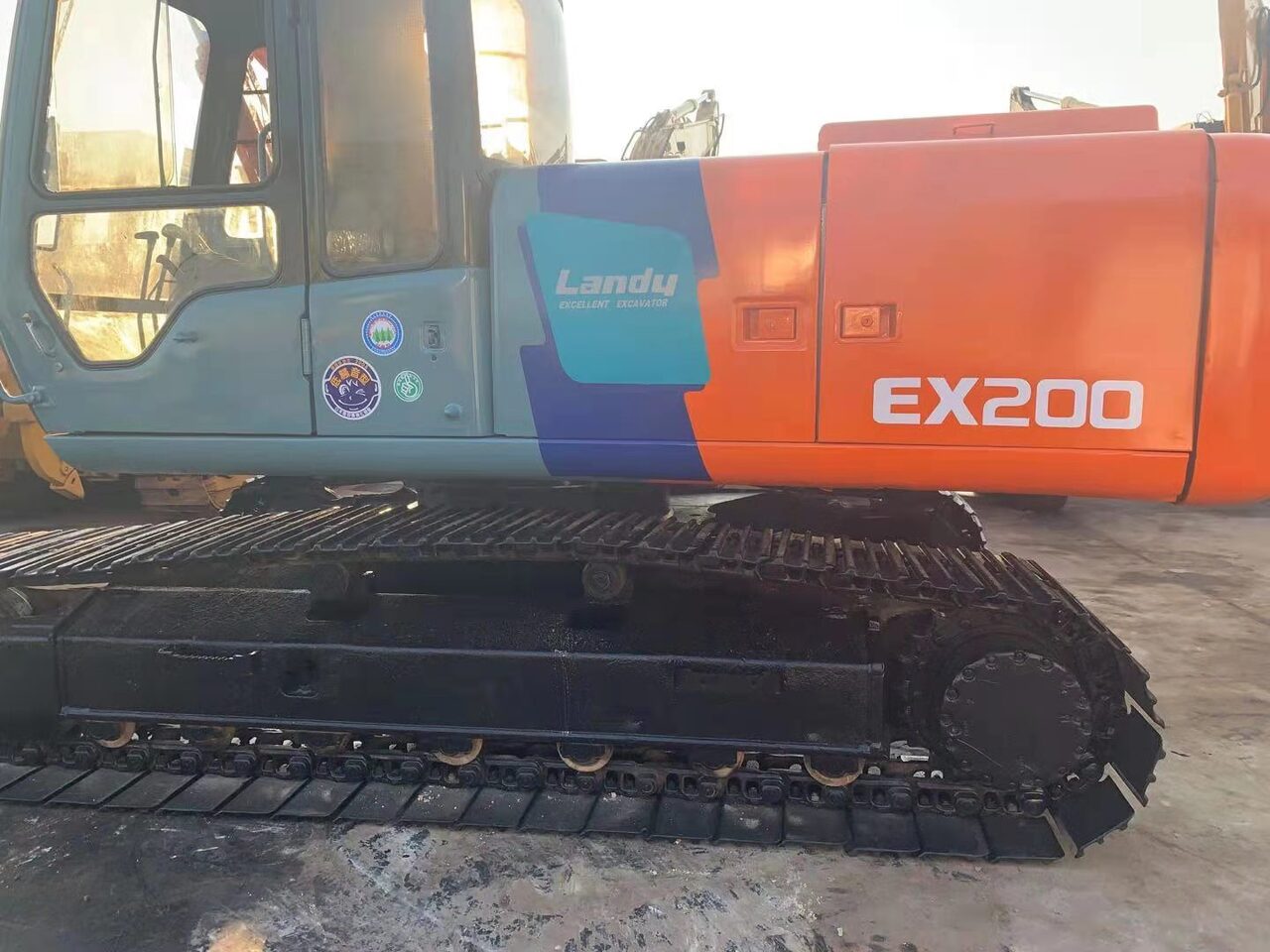 HITACHI EX200-2 - Telakaivukone: kuva HITACHI EX200-2 - Telakaivukone HITACHI EX200-2 - Telakaivukone: kuva HITACHI EX200-2 - Telakaivukone