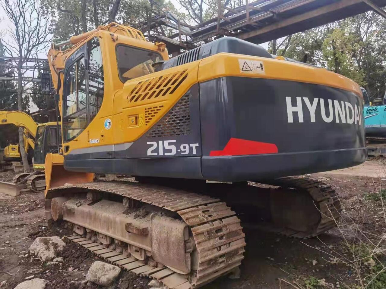HYUNDAI R215-9T - Telakaivukone: kuva HYUNDAI R215-9T - Telakaivukone HYUNDAI R215-9T - Telakaivukone: kuva HYUNDAI R215-9T - Telakaivukone