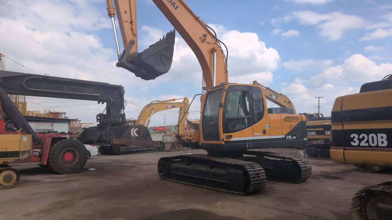 HYUNDAI R215-9T - Telakaivukone: kuva HYUNDAI R215-9T - Telakaivukone HYUNDAI R215-9T - Telakaivukone: kuva HYUNDAI R215-9T - Telakaivukone