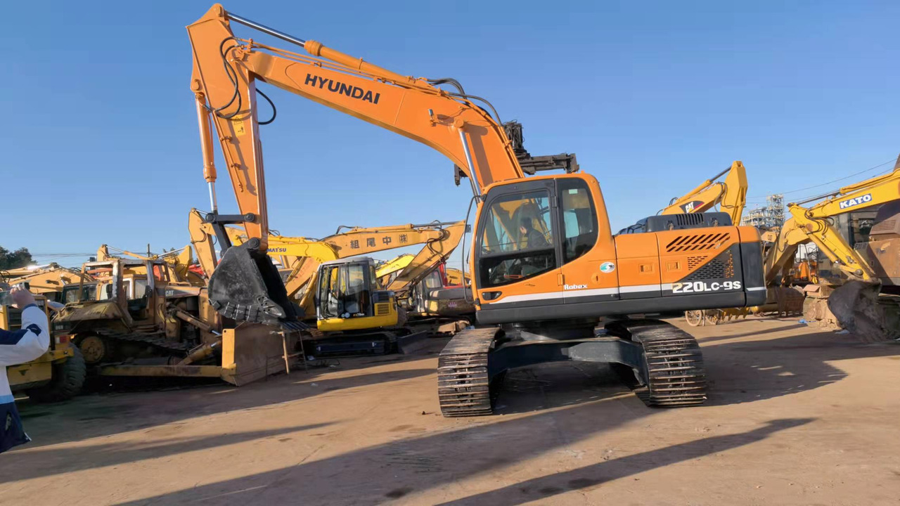 Hyundai R220LC-9S - Telakaivukone: kuva Hyundai R220LC-9S - Telakaivukone Hyundai R220LC-9S - Telakaivukone: kuva Hyundai R220LC-9S - Telakaivukone