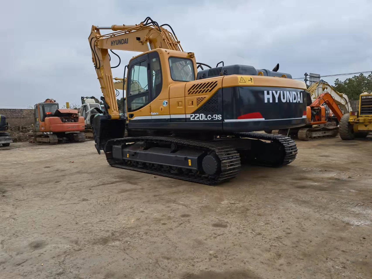 Hyundai R220LC-9S - Telakaivukone: kuva Hyundai R220LC-9S - Telakaivukone Hyundai R220LC-9S - Telakaivukone: kuva Hyundai R220LC-9S - Telakaivukone