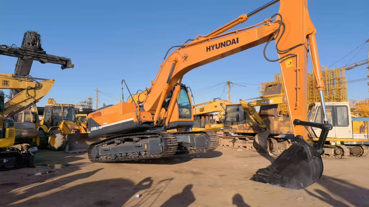 Hyundai R220LC-9S - Telakaivukone: kuva Hyundai R220LC-9S - Telakaivukone Hyundai R220LC-9S - Telakaivukone: kuva Hyundai R220LC-9S - Telakaivukone