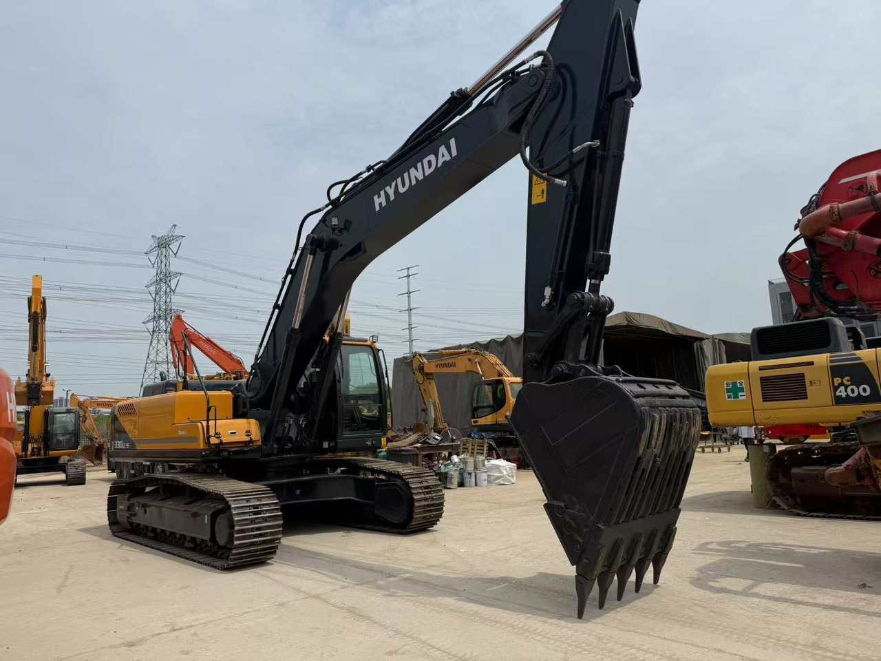 Hyundai R330LC-9S - Telakaivukone: kuva Hyundai R330LC-9S - Telakaivukone Hyundai R330LC-9S - Telakaivukone: kuva Hyundai R330LC-9S - Telakaivukone