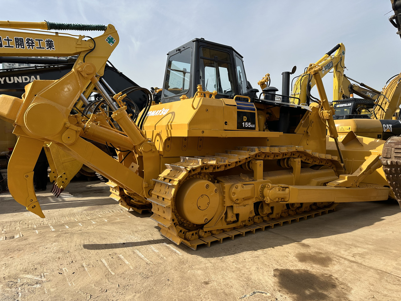 KOMATSU D155A-2 - Puskutraktori: kuva KOMATSU D155A-2 - Puskutraktori KOMATSU D155A-2 - Puskutraktori: kuva KOMATSU D155A-2 - Puskutraktori