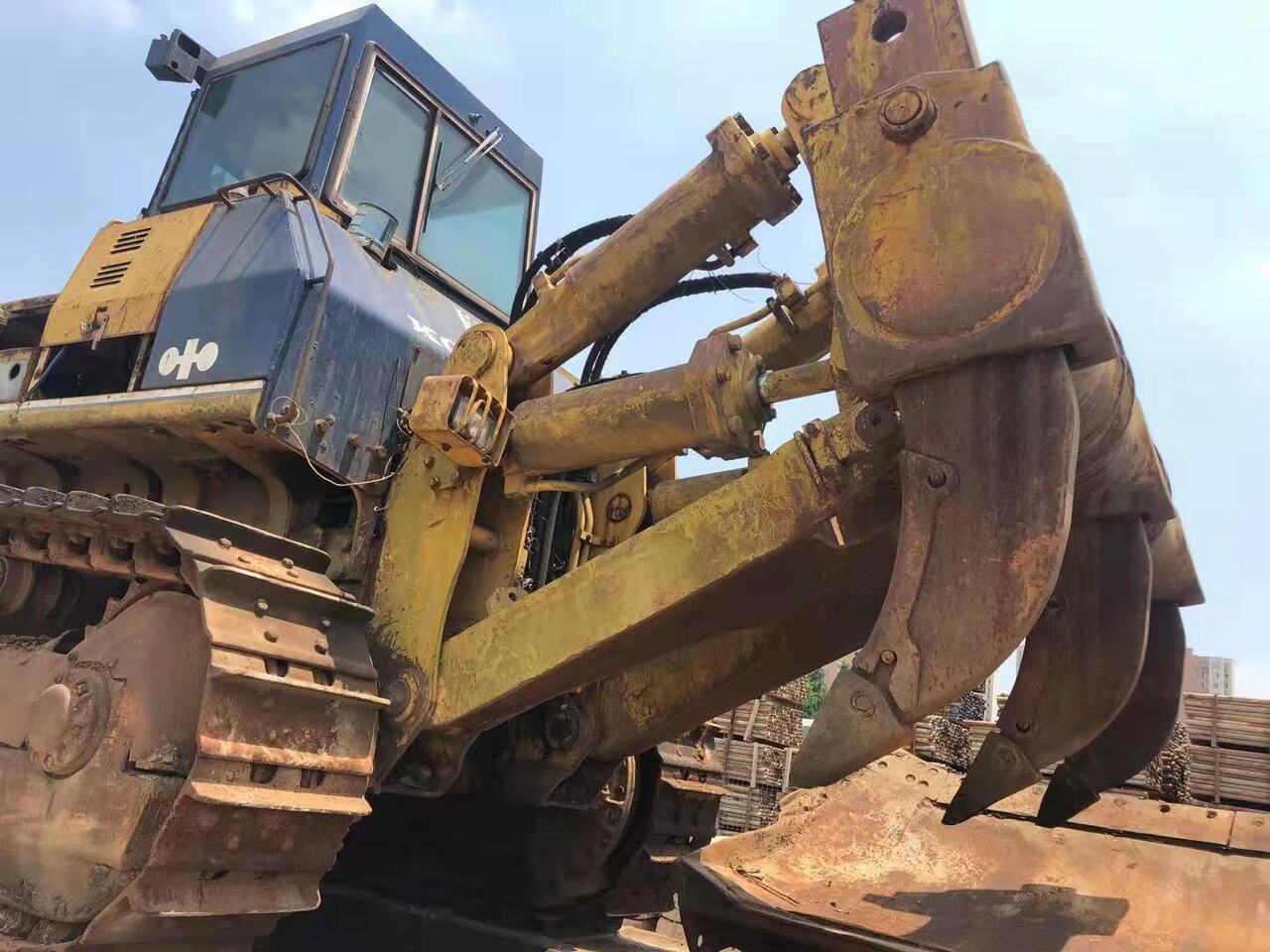 KOMATSU D155A-2 - Puskutraktori: kuva KOMATSU D155A-2 - Puskutraktori KOMATSU D155A-2 - Puskutraktori: kuva KOMATSU D155A-2 - Puskutraktori