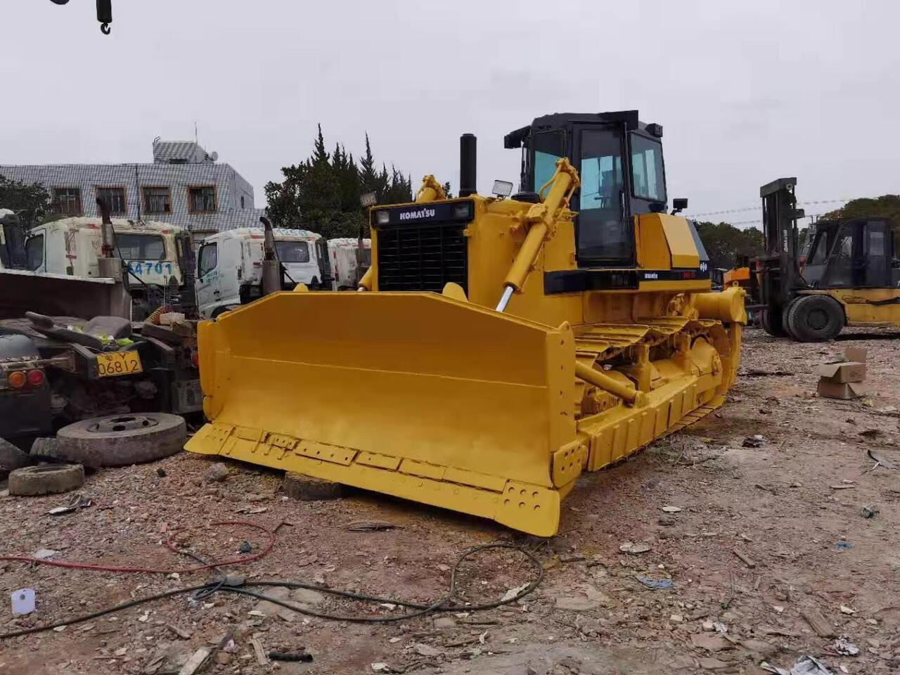 KOMATSU D85-21 - Puskutraktori: kuva KOMATSU D85-21 - Puskutraktori KOMATSU D85-21 - Puskutraktori: kuva KOMATSU D85-21 - Puskutraktori