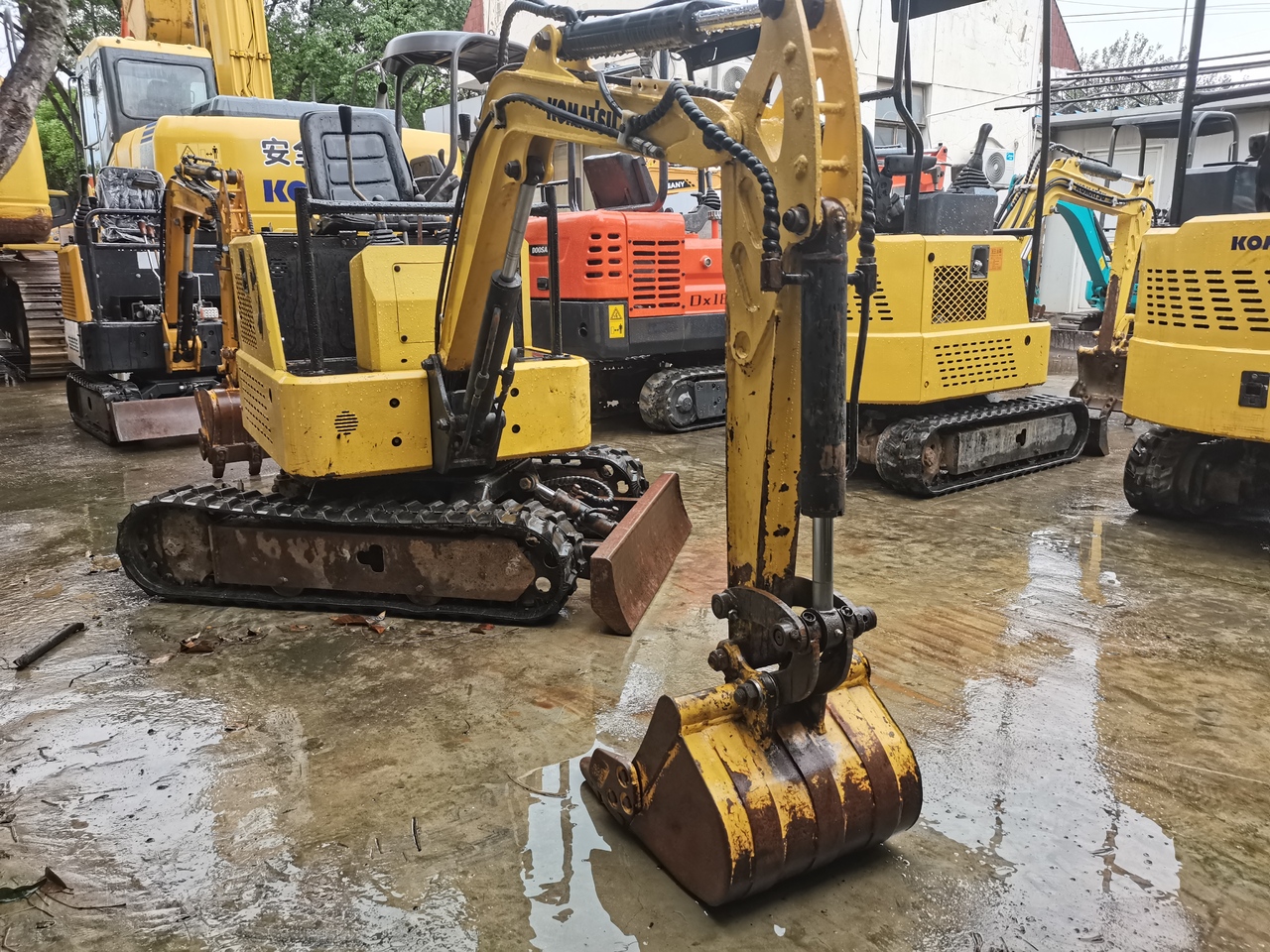 KOMATSU PC15MR - Minikuormaaja: kuva KOMATSU PC15MR - Minikuormaaja KOMATSU PC15MR - Minikuormaaja: kuva KOMATSU PC15MR - Minikuormaaja