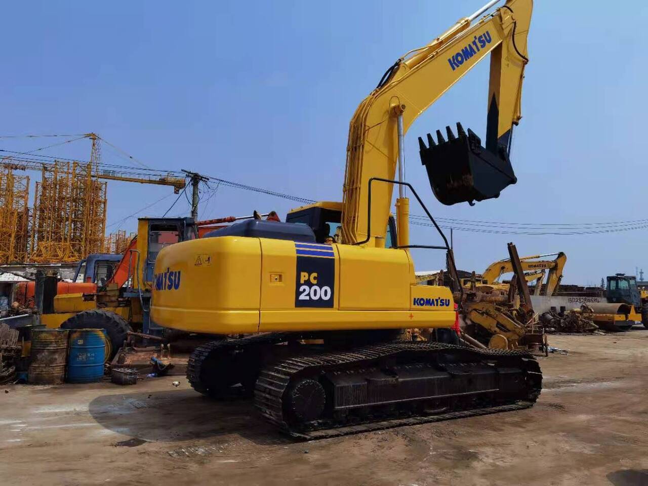 KOMATSU PC200 - Telakaivukone: kuva KOMATSU PC200 - Telakaivukone KOMATSU PC200 - Telakaivukone: kuva KOMATSU PC200 - Telakaivukone