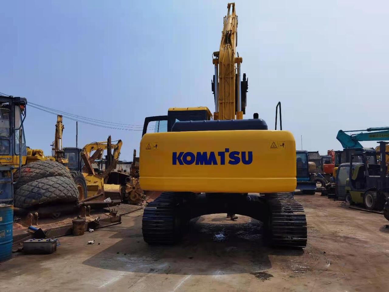 KOMATSU PC200 - Telakaivukone: kuva KOMATSU PC200 - Telakaivukone KOMATSU PC200 - Telakaivukone: kuva KOMATSU PC200 - Telakaivukone