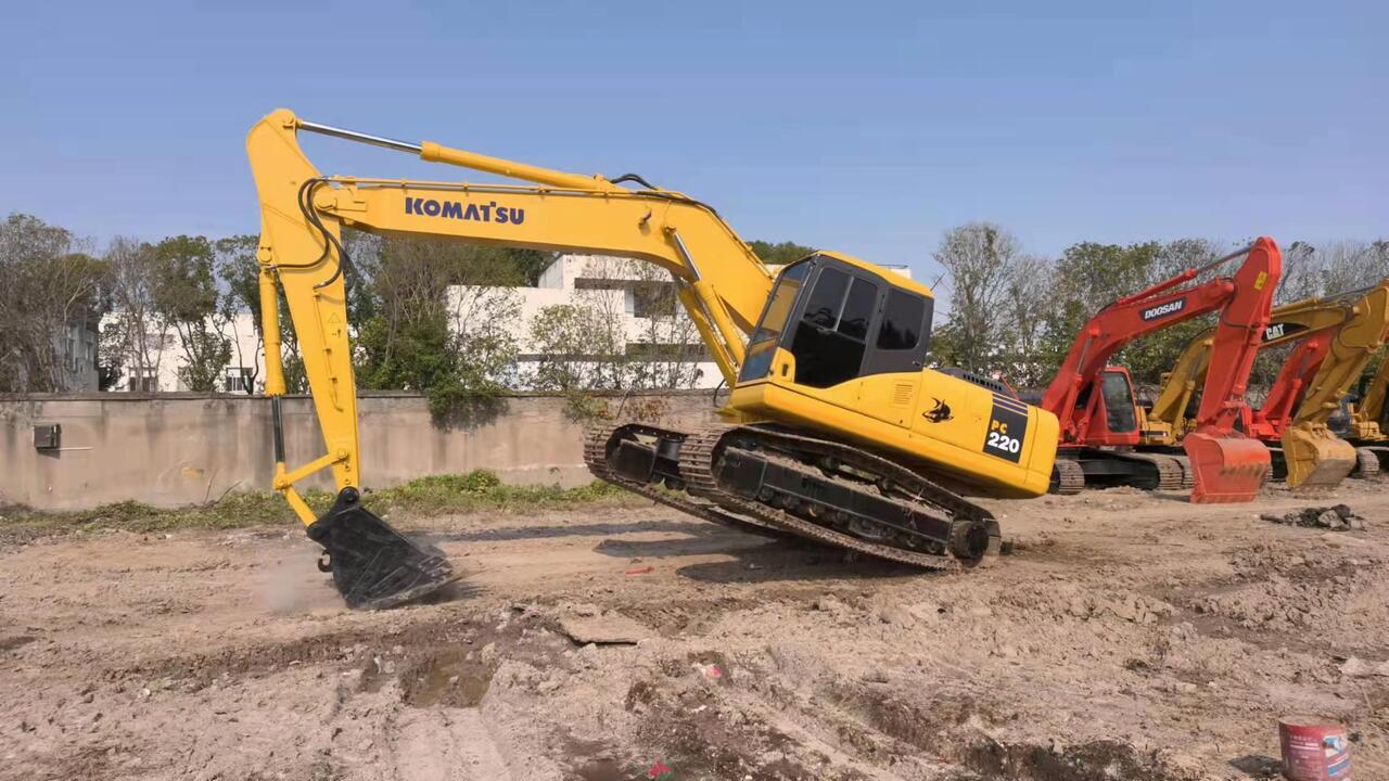 KOMATSU PC220-7 - Telakaivukone: kuva KOMATSU PC220-7 - Telakaivukone KOMATSU PC220-7 - Telakaivukone: kuva KOMATSU PC220-7 - Telakaivukone
