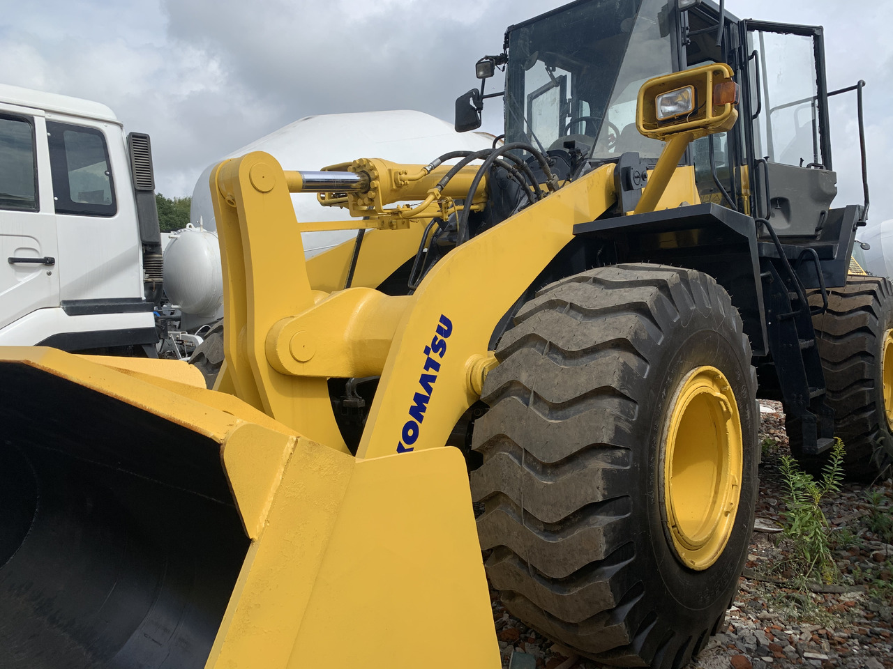 KOMATSU WA380 - Pyöräkuormaaja: kuva KOMATSU WA380 - Pyöräkuormaaja KOMATSU WA380 - Pyöräkuormaaja: kuva KOMATSU WA380 - Pyöräkuormaaja