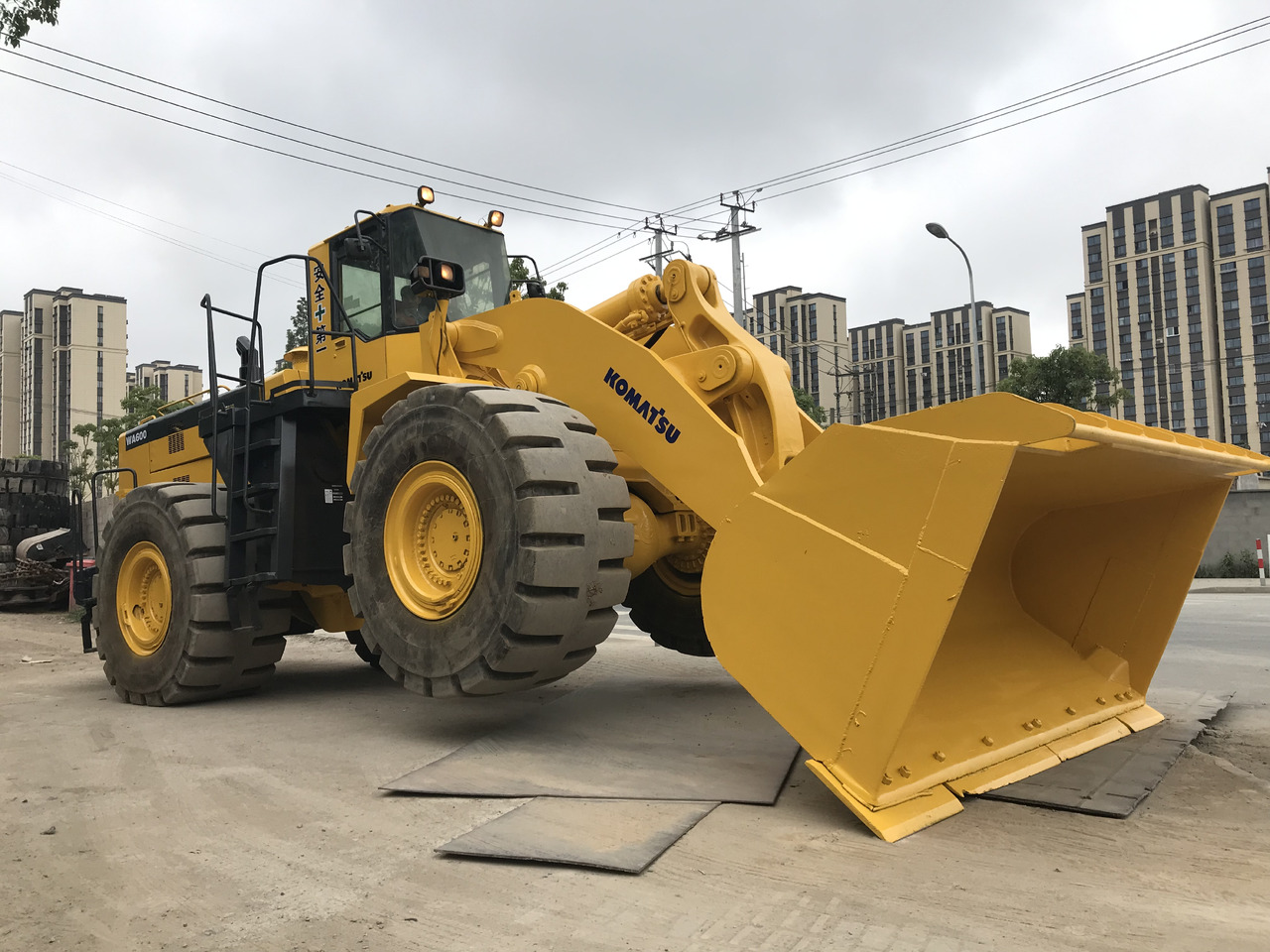 KOMATSU WA600-3 - Pyöräkuormaaja: kuva KOMATSU WA600-3 - Pyöräkuormaaja KOMATSU WA600-3 - Pyöräkuormaaja: kuva KOMATSU WA600-3 - Pyöräkuormaaja