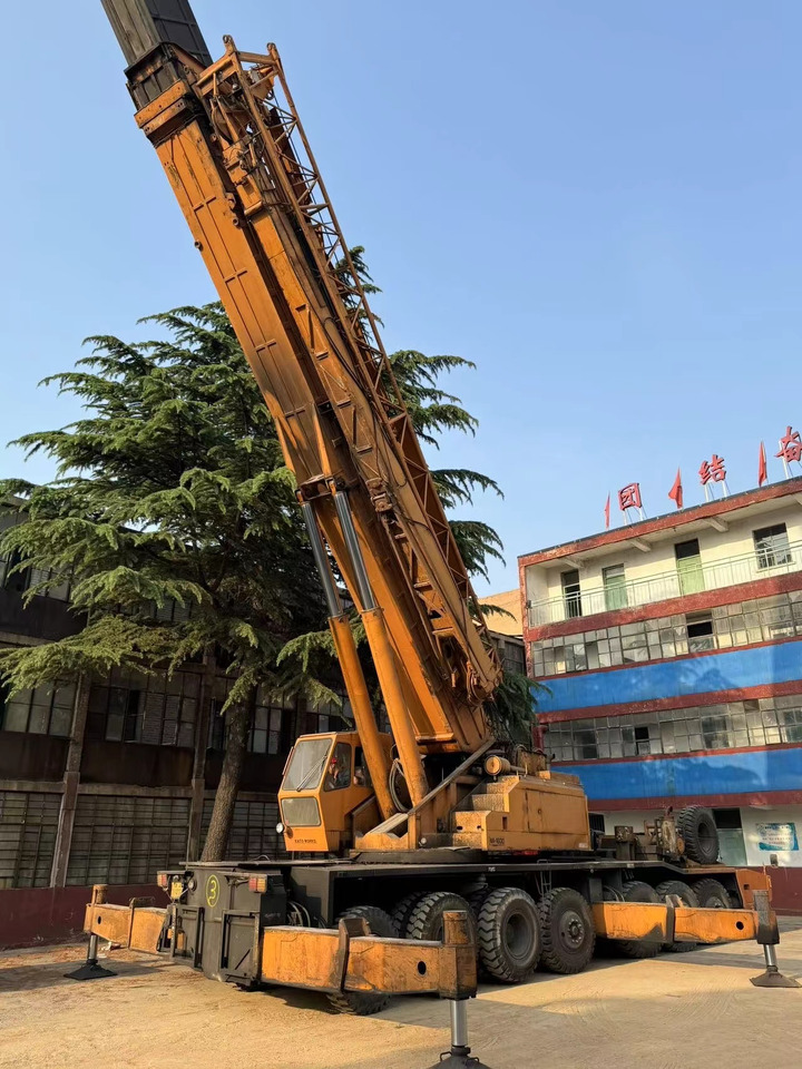 LIEBHERR - Ajoneuvonosturi: kuva LIEBHERR - Ajoneuvonosturi LIEBHERR - Ajoneuvonosturi: kuva LIEBHERR - Ajoneuvonosturi