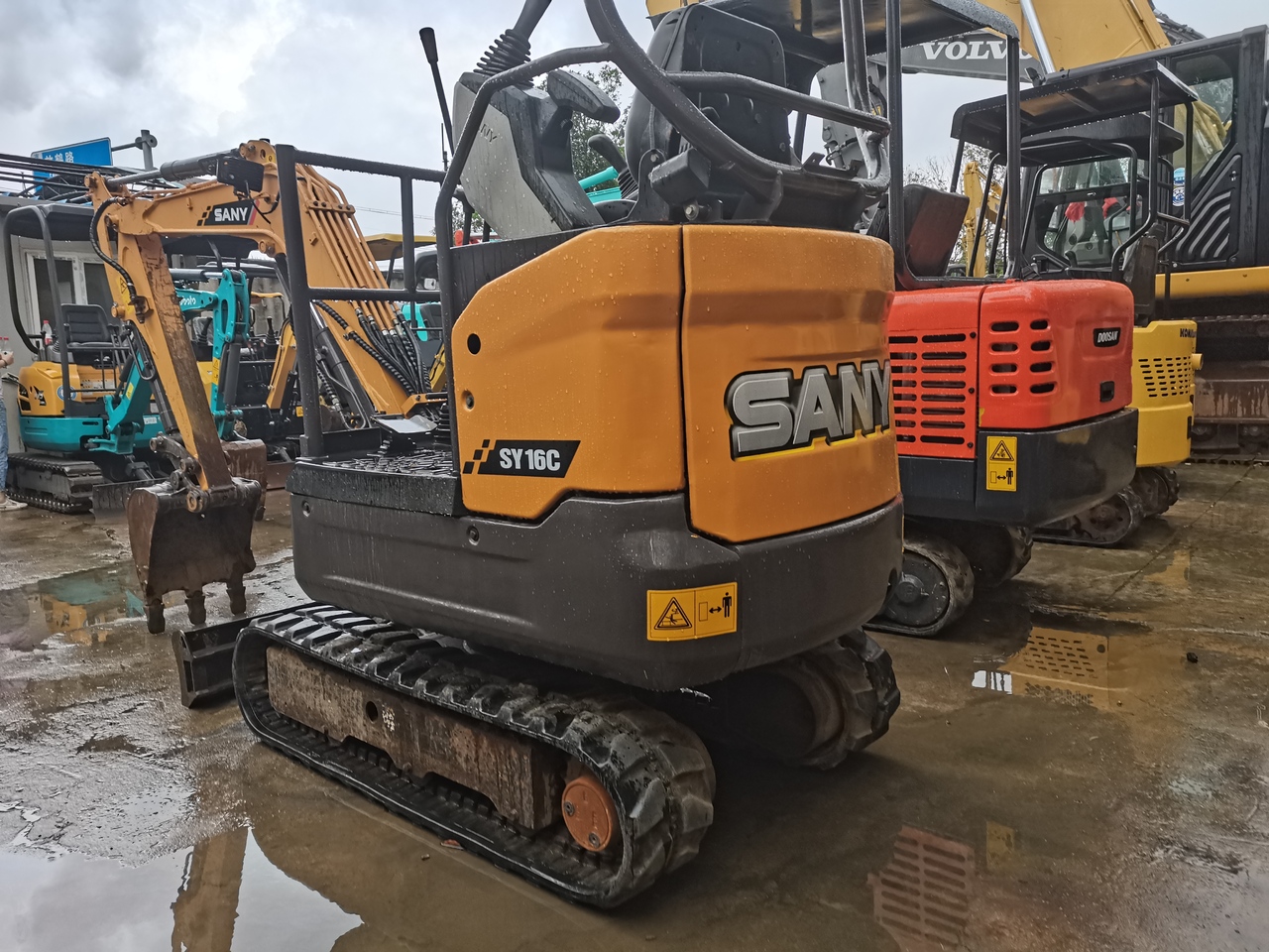 SANY SY16C - Minikuormaaja: kuva SANY SY16C - Minikuormaaja SANY SY16C - Minikuormaaja: kuva SANY SY16C - Minikuormaaja