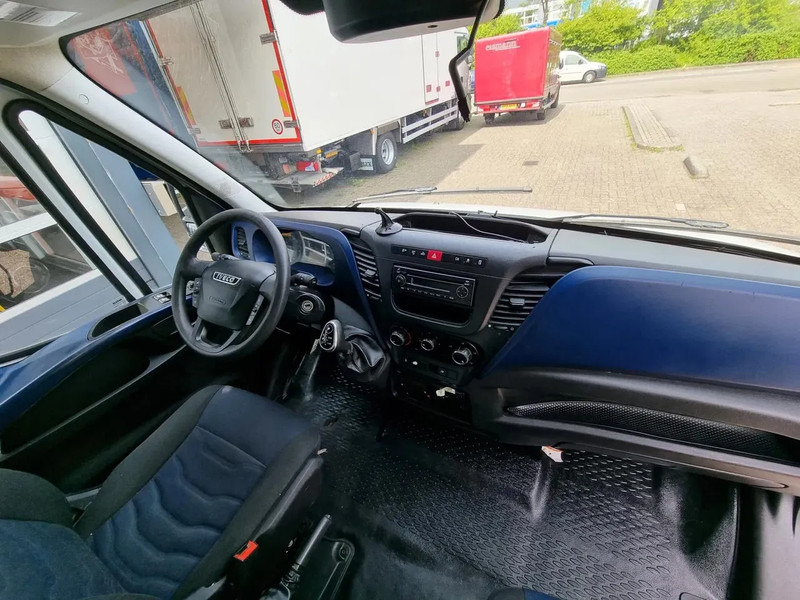 Avolava pakettiauto Iveco Daily 50C18 Plateau/ Airco/ PTO/ E6: kuva Avolava pakettiauto Iveco Daily 50C18 Plateau/ Airco/ PTO/ E6