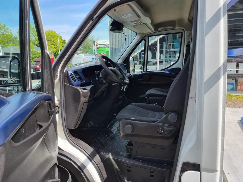 Avolava pakettiauto Iveco Daily 50C18 Plateau/ Airco/ PTO/ E6: kuva Avolava pakettiauto Iveco Daily 50C18 Plateau/ Airco/ PTO/ E6
