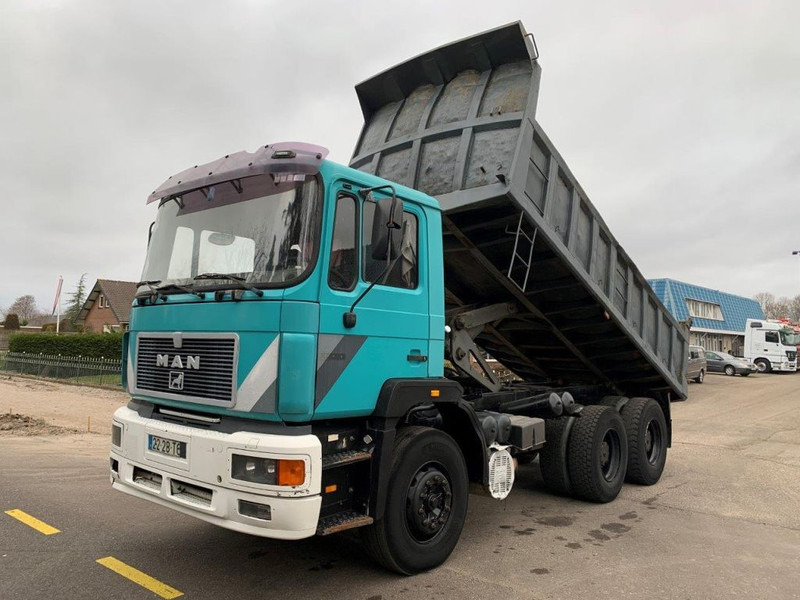 MAN 33.372 6X4 KIPPER MANUAL ZF GEARBOX - Kippiauto kuorma-auto: kuva MAN 33.372 6X4 KIPPER MANUAL ZF GEARBOX - Kippiauto kuorma-auto MAN 33.372 6X4 KIPPER MANUAL ZF GEARBOX - Kippiauto kuorma-auto: kuva MAN 33.372 6X4 KIPPER MANUAL ZF GEARBOX - Kippiauto kuorma-auto