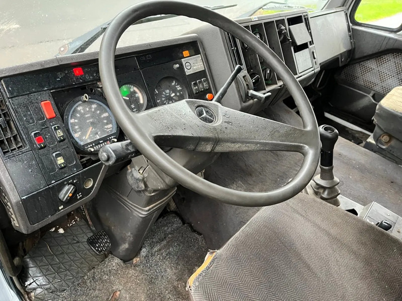 Interior photo 1: Lava-kuorma-auto Mercedes-Benz SK 1850 V8 MANUAL GEARBOX BIG AXLE FULL STEEL SPRING RETARDER
