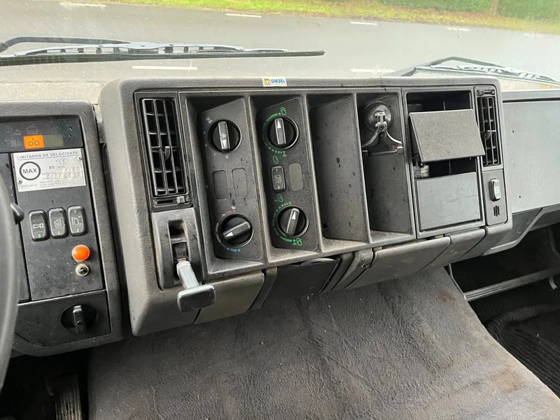 Lava-kuorma-auto Mercedes-Benz SK 1850 V8 MANUAL GEARBOX BIG AXLE FULL STEEL SPRING RETARDER: kuva Lava-kuorma-auto Mercedes-Benz SK 1850 V8 MANUAL GEARBOX BIG AXLE FULL STEEL SPRING RETARDER