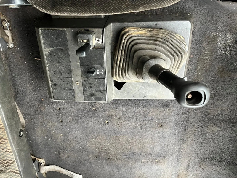 Lava-kuorma-auto Mercedes-Benz SK 1850 V8 MANUAL GEARBOX BIG AXLE FULL STEEL SPRING RETARDER: kuva Lava-kuorma-auto Mercedes-Benz SK 1850 V8 MANUAL GEARBOX BIG AXLE FULL STEEL SPRING RETARDER