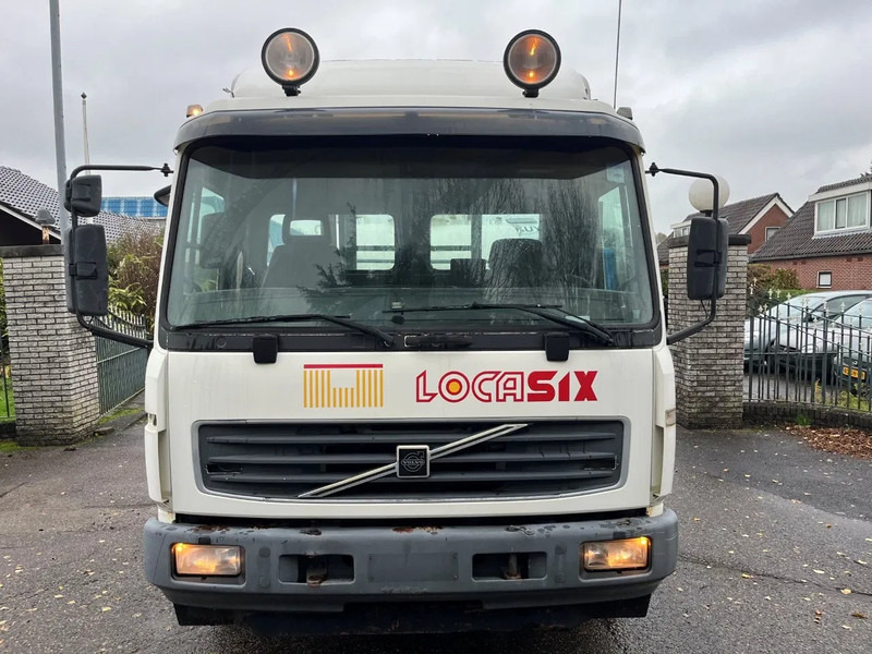 Volvo FL 611 FL6 11 4x2 with TANK, possible to remove the tank - Säiliöauto: kuva Volvo FL 611 FL6 11 4x2 with TANK, possible to remove the tank - Säiliöauto Volvo FL 611 FL6 11 4x2 with TANK, possible to remove the tank - Säiliöauto: kuva Volvo FL 611 FL6 11 4x2 with TANK, possible to remove the tank - Säiliöauto