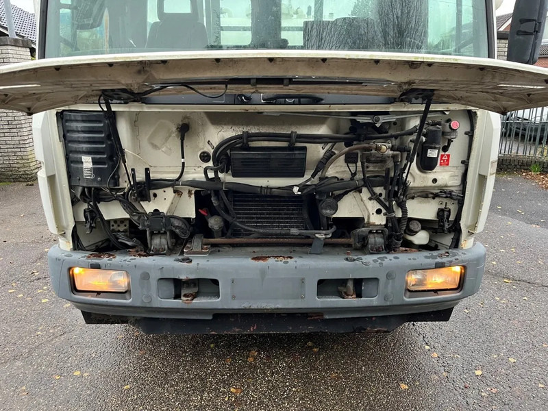 Volvo FL 611 FL6 11 4x2 with TANK, possible to remove the tank - Säiliöauto: kuva Volvo FL 611 FL6 11 4x2 with TANK, possible to remove the tank - Säiliöauto Volvo FL 611 FL6 11 4x2 with TANK, possible to remove the tank - Säiliöauto: kuva Volvo FL 611 FL6 11 4x2 with TANK, possible to remove the tank - Säiliöauto