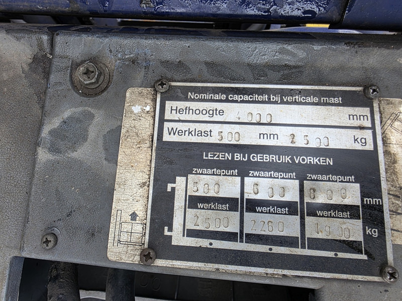 Komatsu fd25t-14 dieselheftruck - Dieseltrukki: kuva Komatsu fd25t-14 dieselheftruck - Dieseltrukki Komatsu fd25t-14 dieselheftruck - Dieseltrukki: kuva Komatsu fd25t-14 dieselheftruck - Dieseltrukki