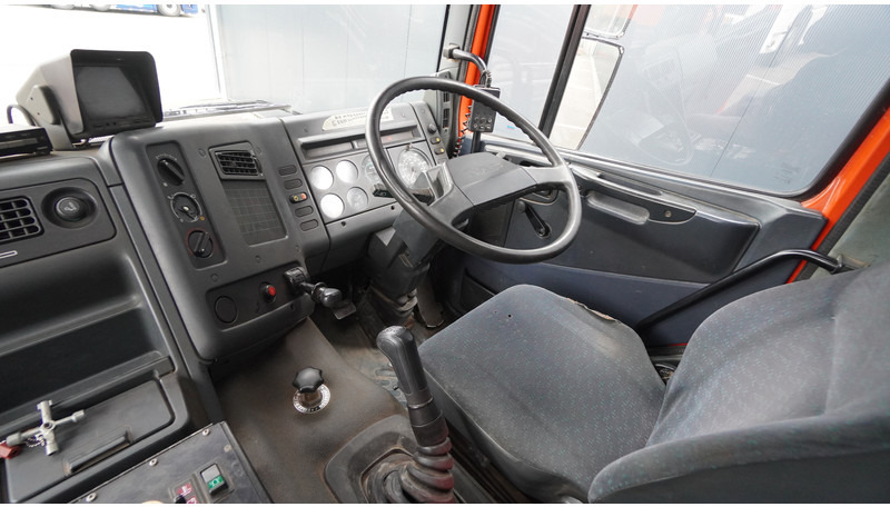 Leasing DAF 65.180 ATI STREET SWEPER RH DRIVE MANUAL GARBOX 96.000KM DAF 65.180 ATI STREET SWEPER RH DRIVE MANUAL GARBOX 96.000KM: kuva Leasing DAF 65.180 ATI STREET SWEPER RH DRIVE MANUAL GARBOX 96.000KM DAF 65.180 ATI STREET SWEPER RH DRIVE MANUAL GARBOX 96.000KM