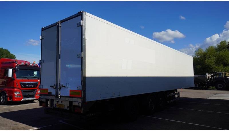 H.T.F. 3 AXLE FRIGO TRAILER CARRIER VECTOR 1800 - Refrigeraattori puoliperävaunu: kuva H.T.F. 3 AXLE FRIGO TRAILER CARRIER VECTOR 1800 - Refrigeraattori puoliperävaunu H.T.F. 3 AXLE FRIGO TRAILER CARRIER VECTOR 1800 - Refrigeraattori puoliperävaunu: kuva H.T.F. 3 AXLE FRIGO TRAILER CARRIER VECTOR 1800 - Refrigeraattori puoliperävaunu