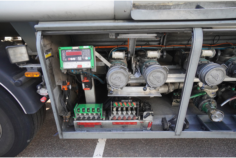 LAG 3 AXLE FUEL TANK 5 COMPARTMENTS 47.500LTR - Säiliöpuoliperävaunu: kuva LAG 3 AXLE FUEL TANK 5 COMPARTMENTS 47.500LTR - Säiliöpuoliperävaunu LAG 3 AXLE FUEL TANK 5 COMPARTMENTS 47.500LTR - Säiliöpuoliperävaunu: kuva LAG 3 AXLE FUEL TANK 5 COMPARTMENTS 47.500LTR - Säiliöpuoliperävaunu