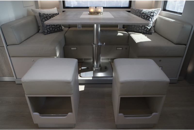 Mercedes-Benz ACTROS 2651 6X2 STX CAMPER POP-OUT MOTORHOME - Matkailuauto: kuva Mercedes-Benz ACTROS 2651 6X2 STX CAMPER POP-OUT MOTORHOME - Matkailuauto Mercedes-Benz ACTROS 2651 6X2 STX CAMPER POP-OUT MOTORHOME - Matkailuauto: kuva Mercedes-Benz ACTROS 2651 6X2 STX CAMPER POP-OUT MOTORHOME - Matkailuauto