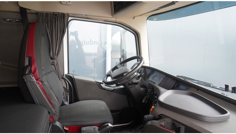 Volvo FH 420 GLOBETROTTER EURO 6 - Vetopöytäauto: kuva Volvo FH 420 GLOBETROTTER EURO 6 - Vetopöytäauto Volvo FH 420 GLOBETROTTER EURO 6 - Vetopöytäauto: kuva Volvo FH 420 GLOBETROTTER EURO 6 - Vetopöytäauto